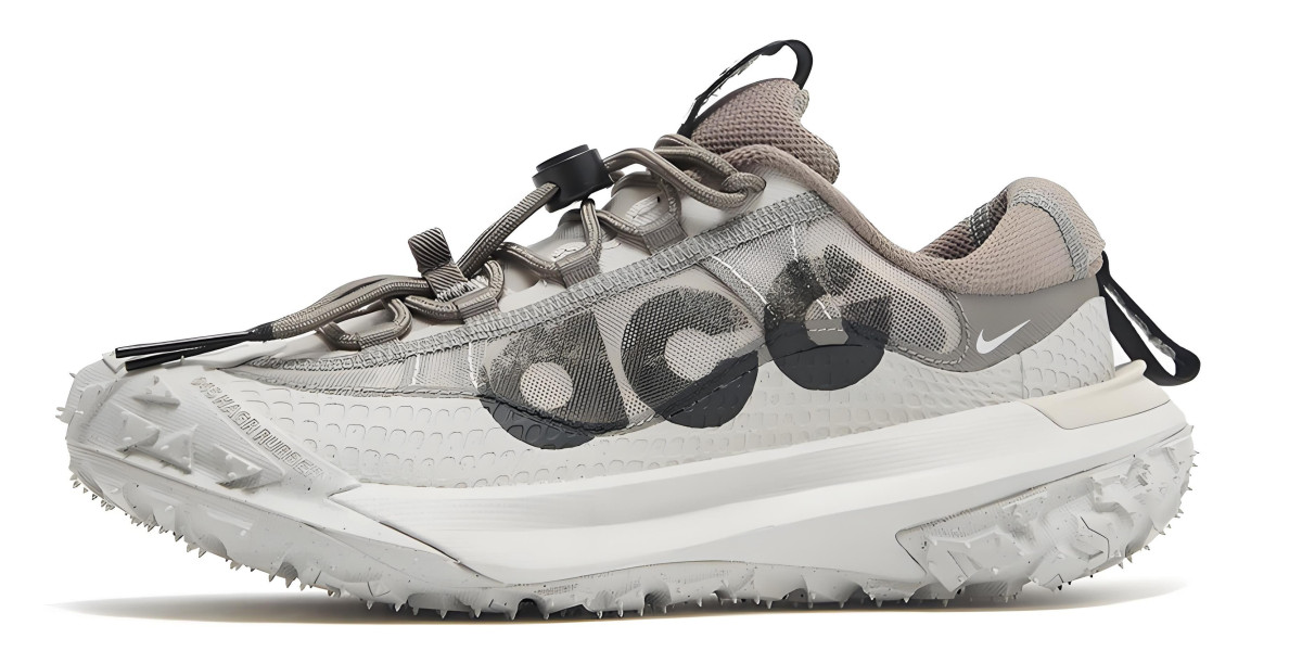 灰白色Mountain Fly 2穿搭攻略——Nike ACG機能美學剖析