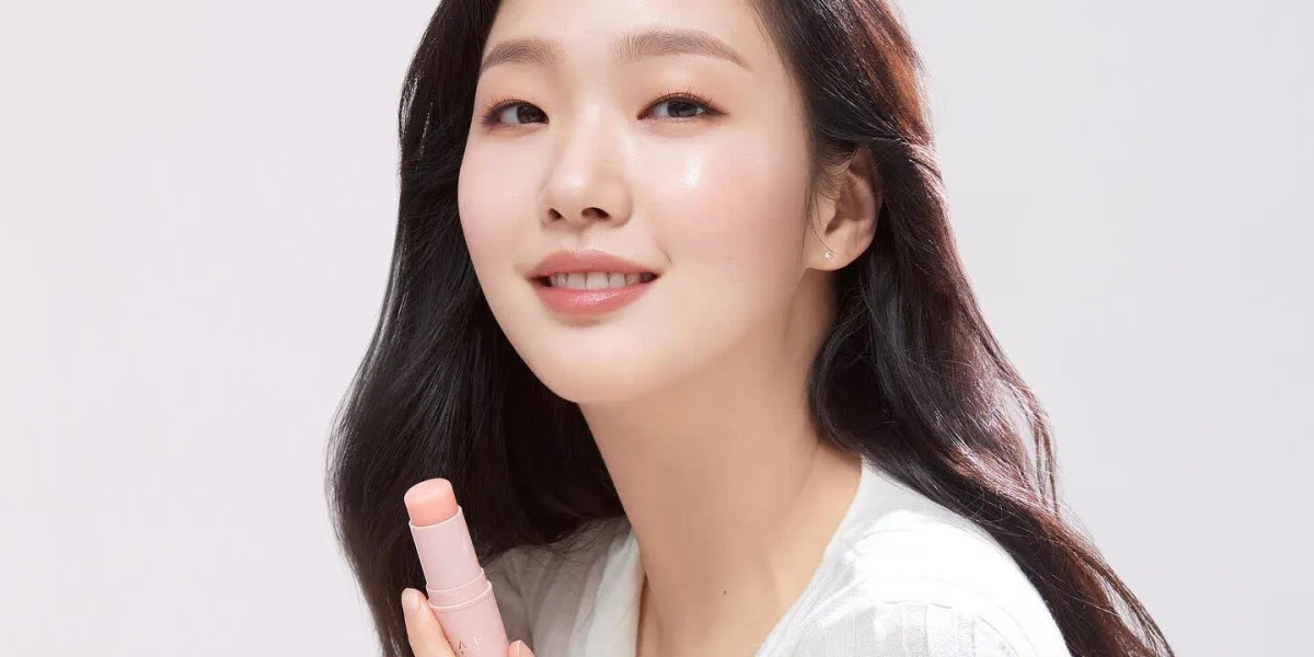 Beyond the Hype: Understanding the Science Behind Skincare Trends