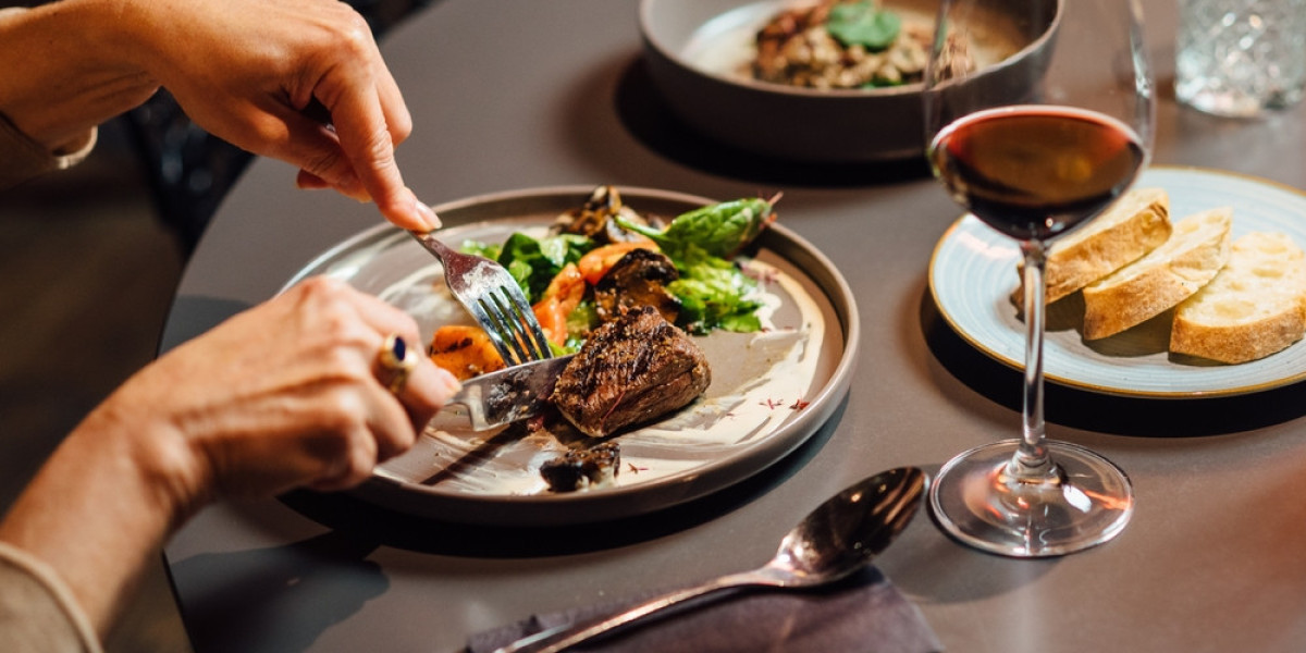 How Do You Include Entertainment in a Restaurant Concept?