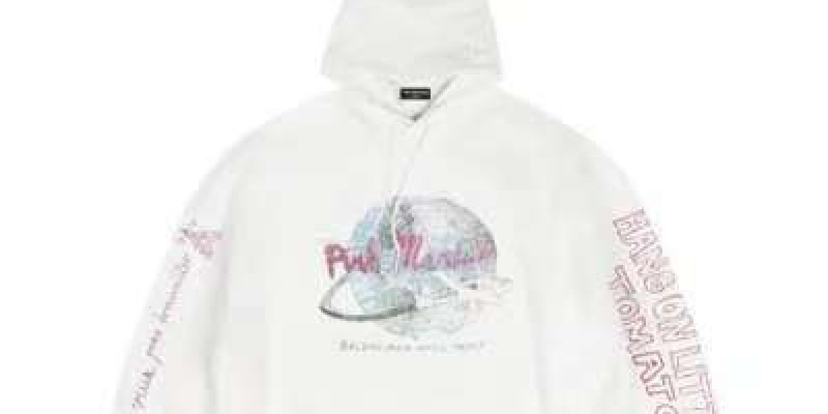 巴黎世家上衣必備推薦｜Balenciaga帽T穿搭術與售價指南