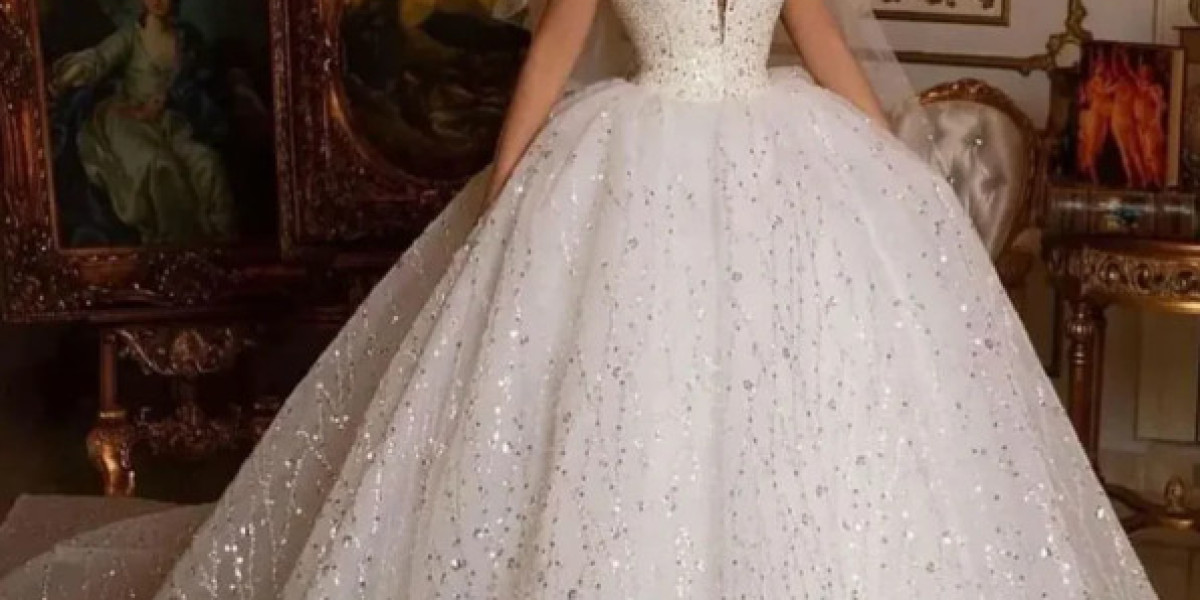 The Ultimate Guide to Women’s Wedding Dresses: Finding Your Dream Gown