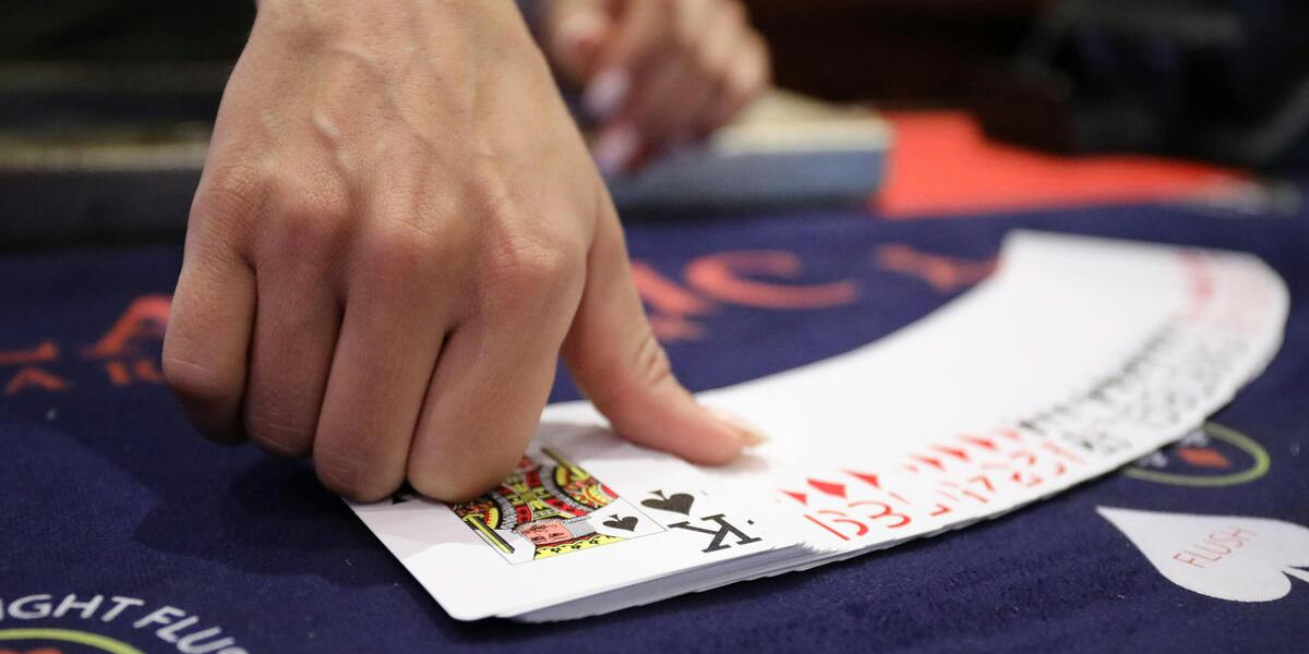 Exploring Online Gambling and the Inavegas Scam Verification Community