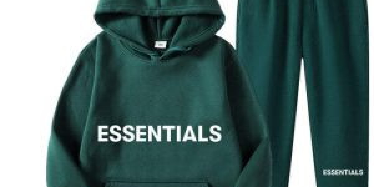Clean Look, Cozy Feel – Essential Hoodie for All Seasons