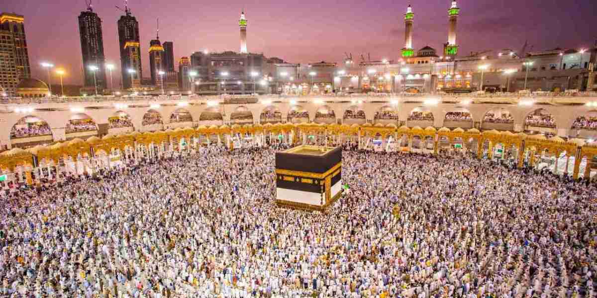 Local vs. International Travel Agents: Who Offers the Best Umrah Services?