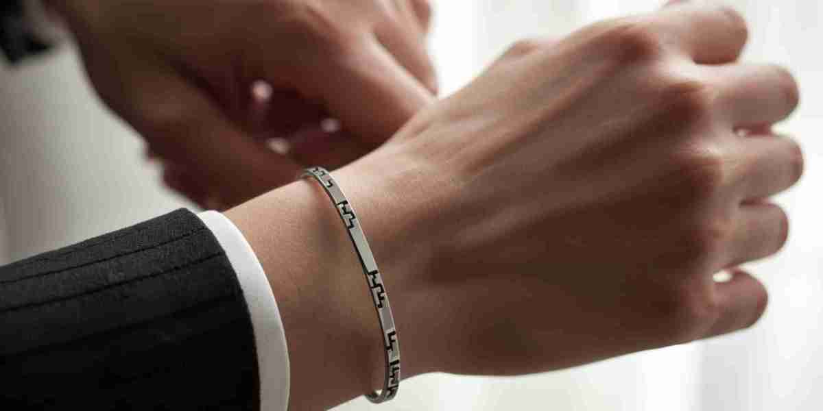 Platinum Bracelets: A Symbol of Elegance and Timelessness