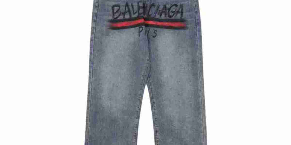 balenciaga taiwan 巴黎世家羽絨外套與allover logo毛衣穿搭推薦