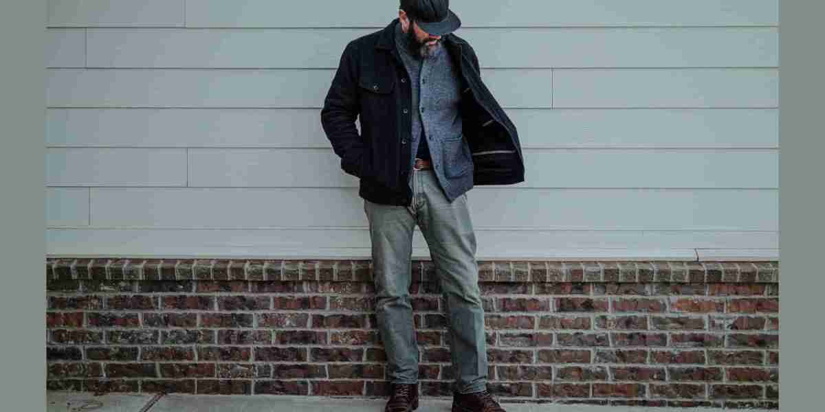 Effortless Coastal Style: Why Linen Clothing Defines the Modern Man’s Summer Wardrobe