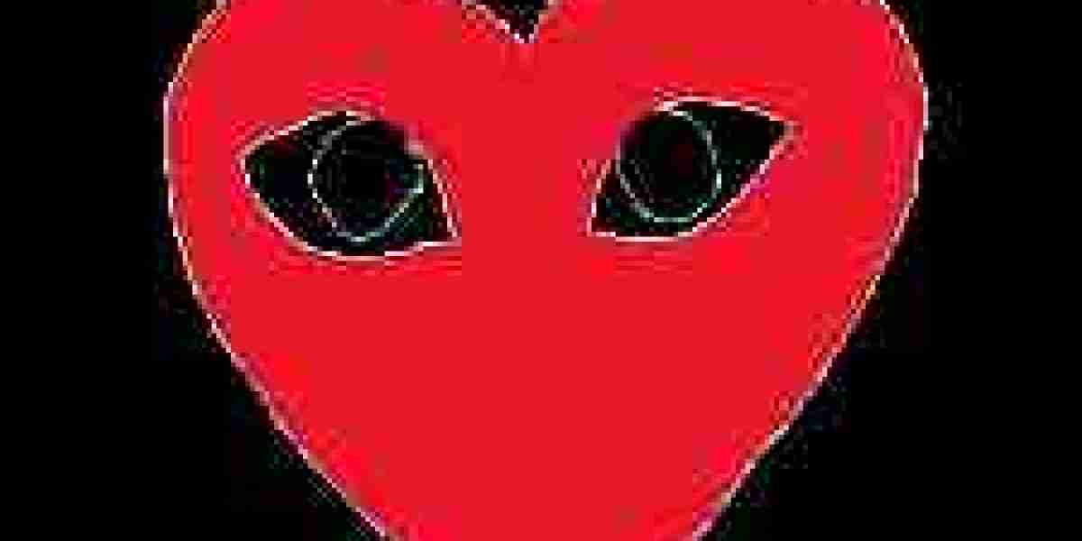 Comme des Garçons: Redefining Fashion Through Avant-Garde Design