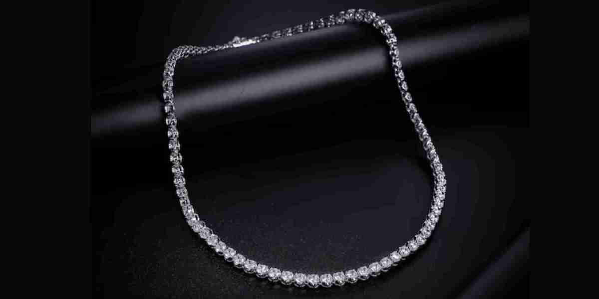 Platinum Perfection: Why Platinum Chains Are the Modern Choice for Timeless Style