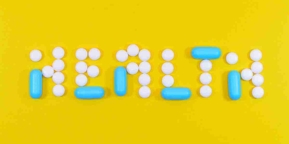 Cataract in Noida – Understanding Causes, Symptoms, and Eye Care