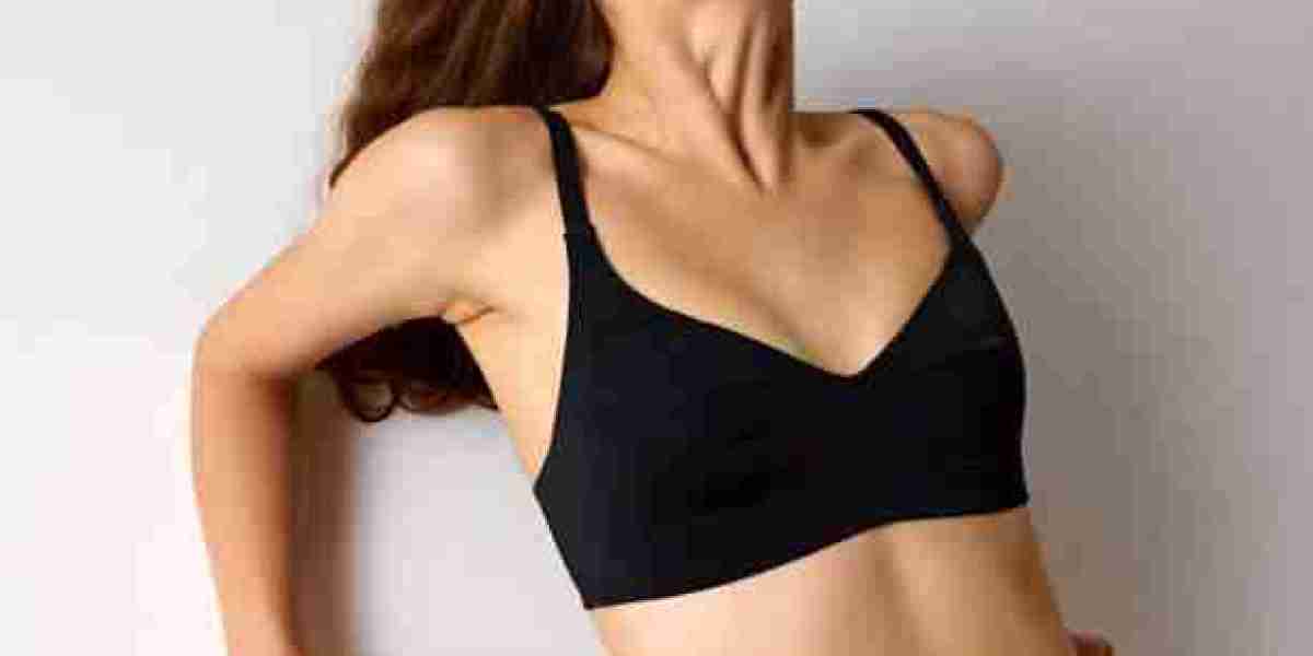 كيف أختار جراح عملية تكبير الصدر الموثوق؟