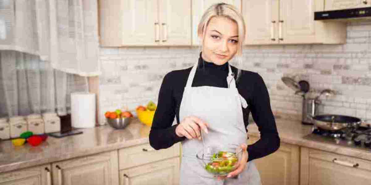 The Quiet Meaning Behind the White Apron in Everyday Work
