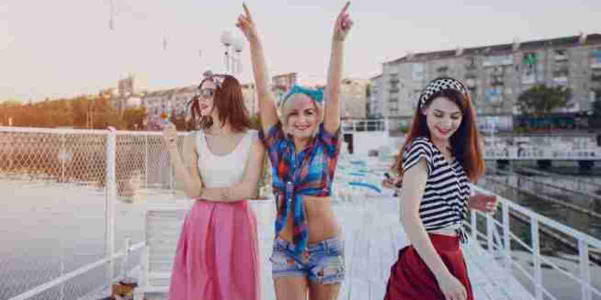 Ladies Day Beach Club & The Best Beach Side Restaurant in Dubai