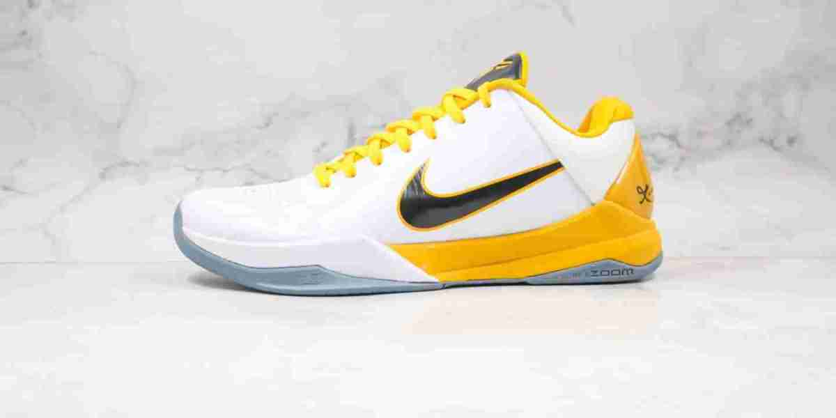 สนีกเกอร์ตัวท็อปแห่งปี! รวมรุ่นฮิตจาก Adidas และ Nike ที่สายแฟห้ามพลาด