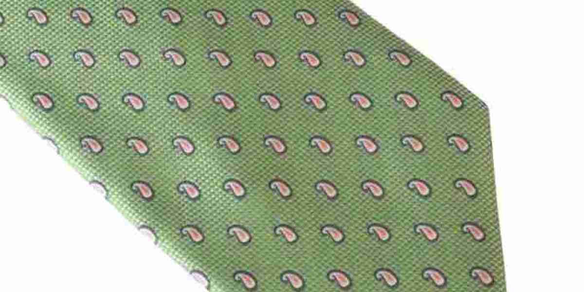 Premium Men's Fashion Accessories Dubai – Luxury Tie Clips & Necktie for Men UAE