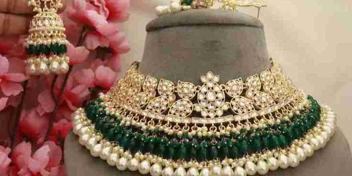 Dubai Gold Jewelry: Elegant Bangles, Rings & Silver Collections