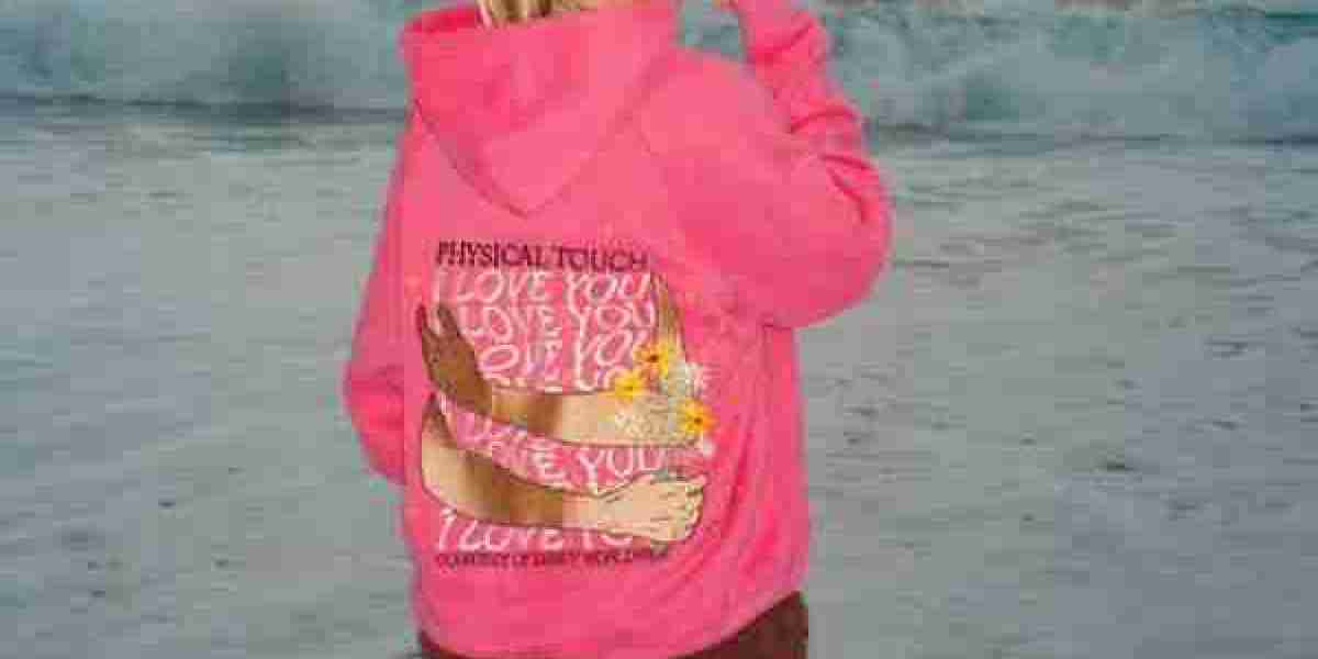 Dandy Hoodie Outfit Ideas for Every Season