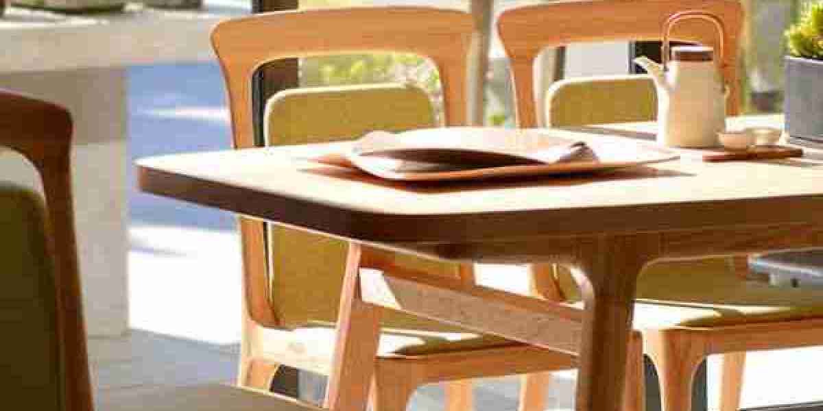 oak table: A Song of Resilience Accumulated by Time