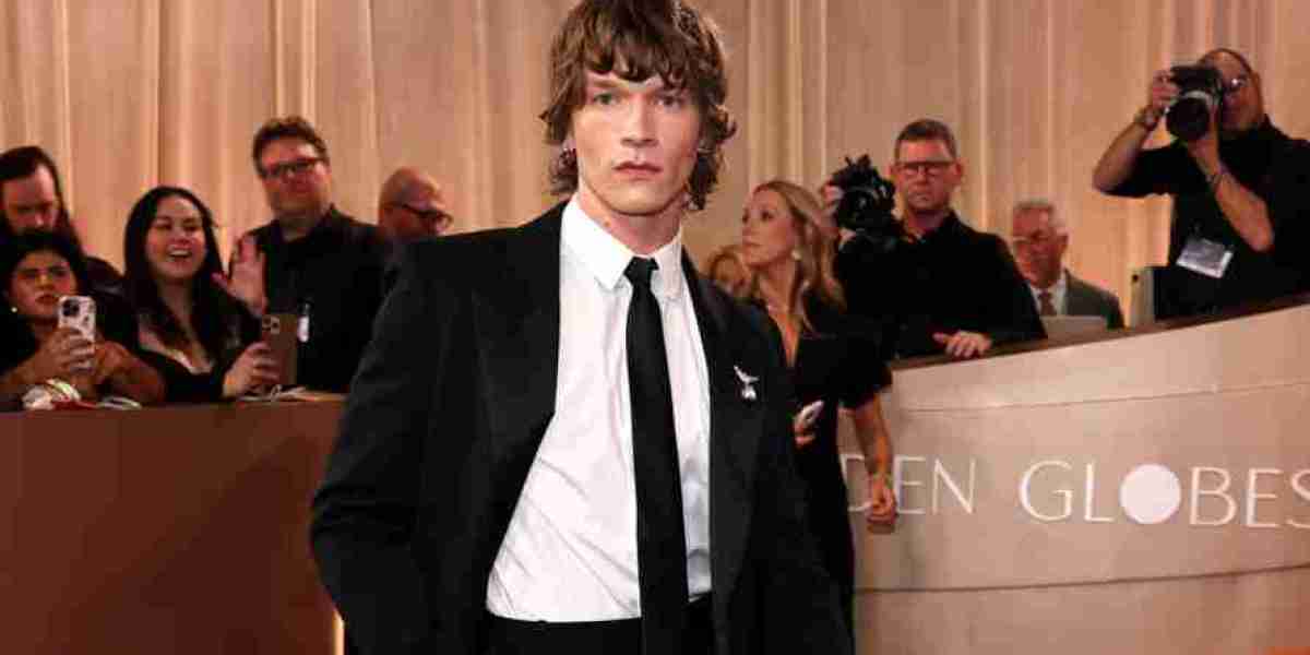 Connor Storrie Hosting SNL – Mumford & Sons Guest