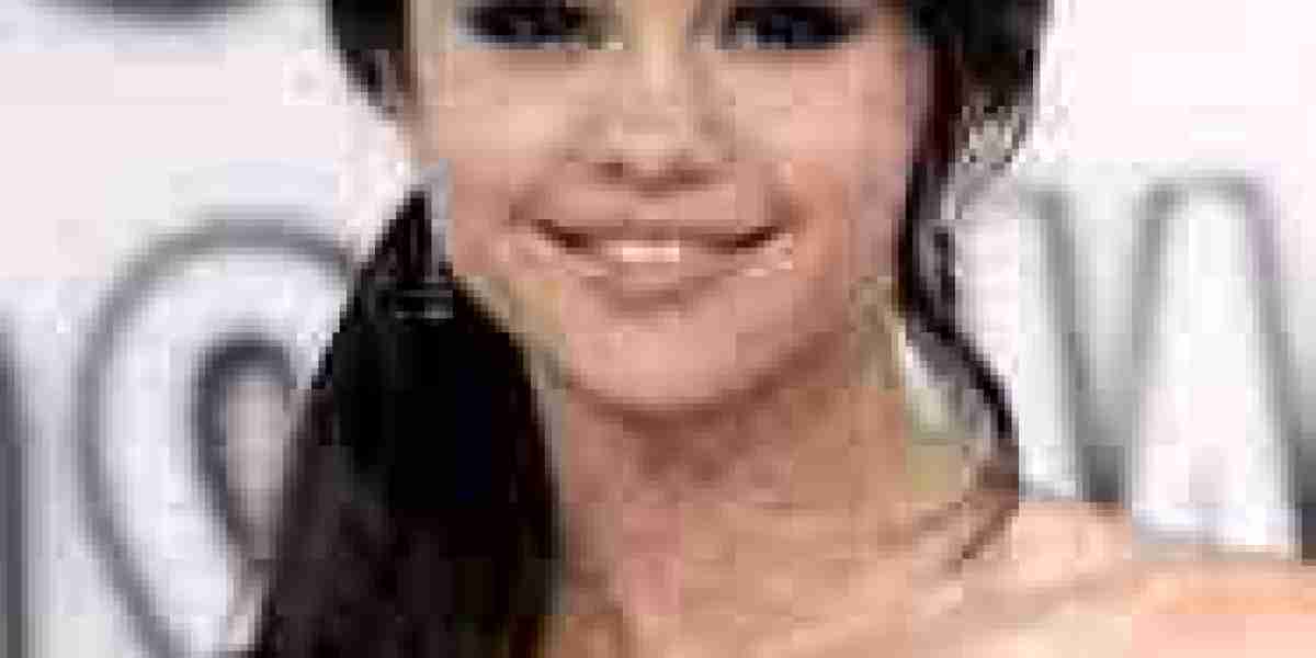 What Are Selena Gomez’s Measurements? Height, Weight & More