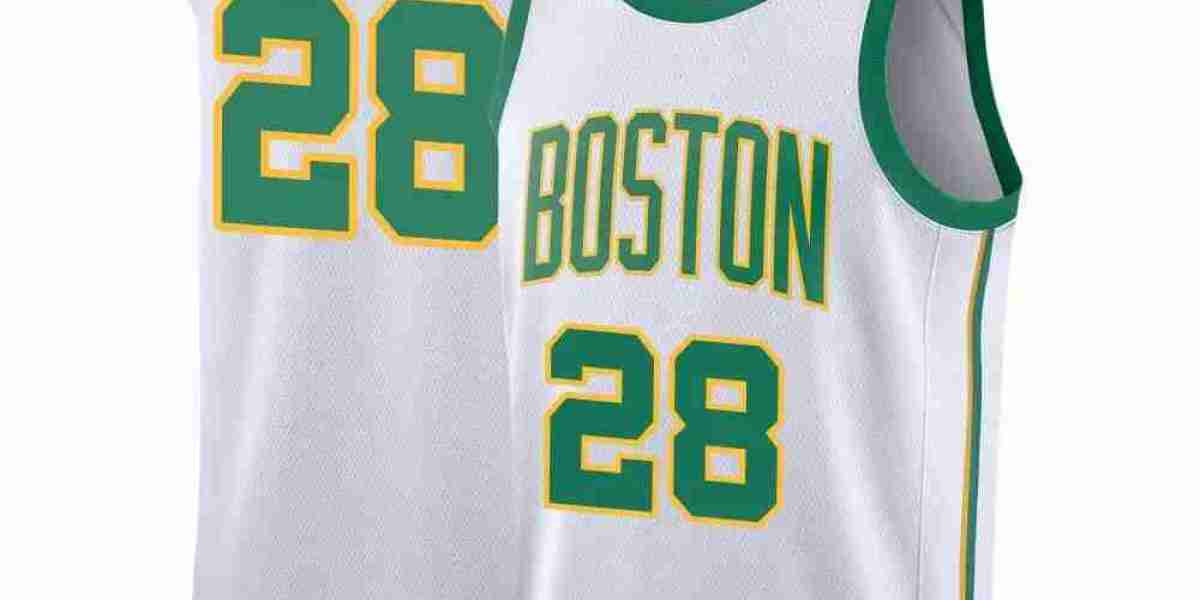 Brett Favre sports old Packers jersey on S.I. cove