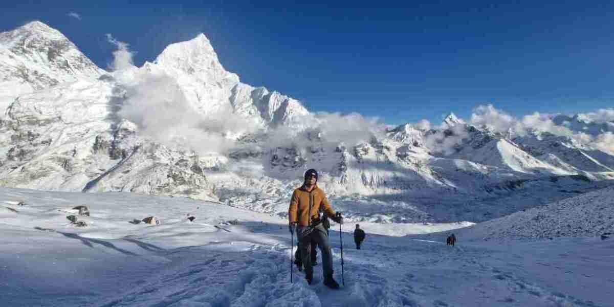 How to Reduce Backpack Weight for the Everest Base Camp Trek Without Risk