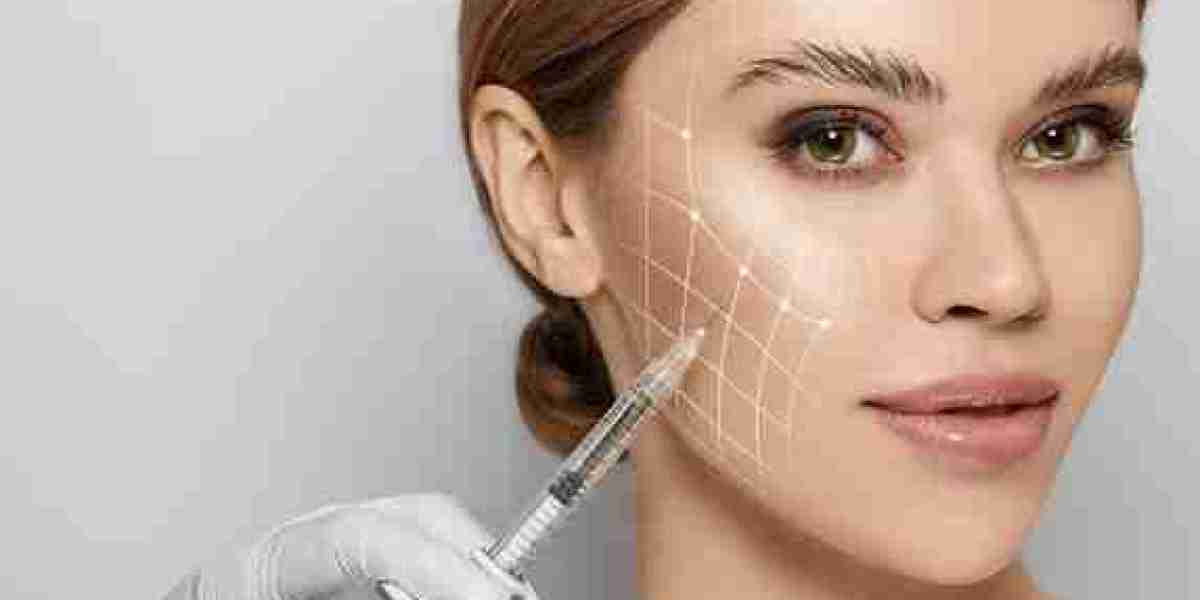 استثمار الجمال: لماذا يفضل الجميع إبر النضارة في دبي؟