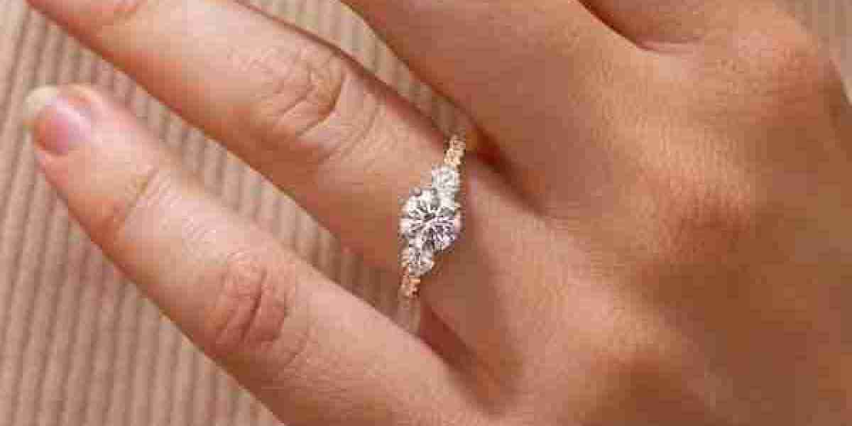 Lab Grown Diamond Engagement Ring vs Natural Diamond: Full Comparison