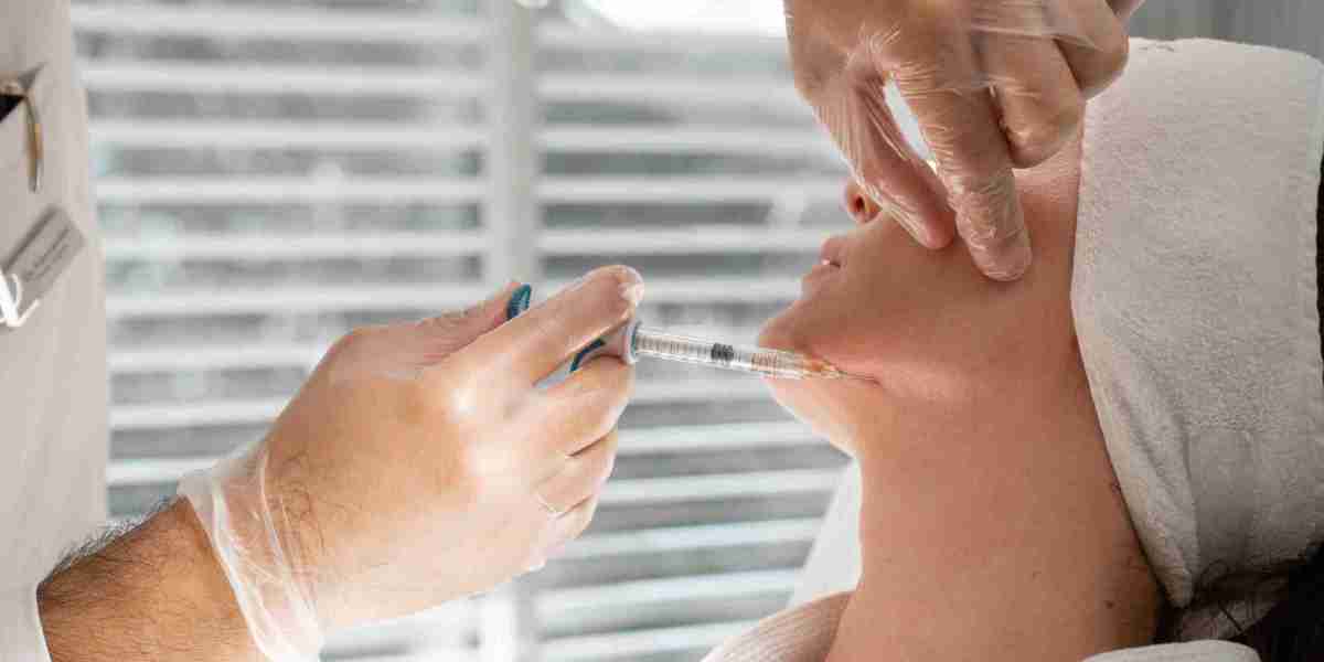 سر النضارة الفورية: دليلك الشامل لحشوات الجلدية في دبي