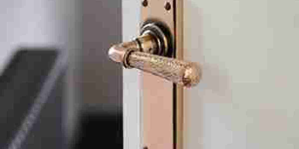 Traditional Door Furniture – Period Door Handles, Knobs & Ironmongery for Classic Homes