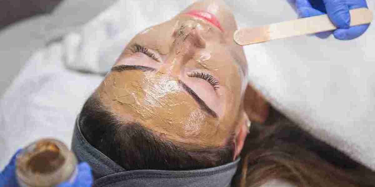 أسعار تنافسية لجلسات التقشير الكيميائي في الرياض وجدة