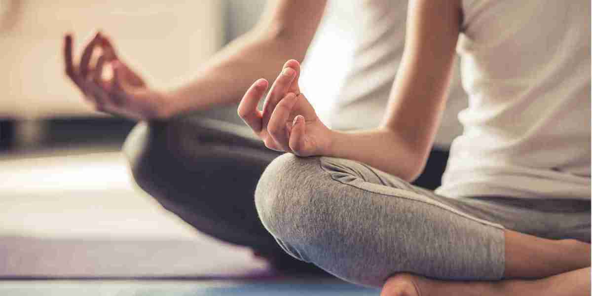 500 Hour Yoga Teacher Training: The Advanced Course to Become a Certified Yoga Teacher