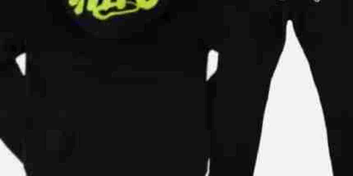 Syna World Tracksuit – The New Era of Luxury Streetwear Fashion