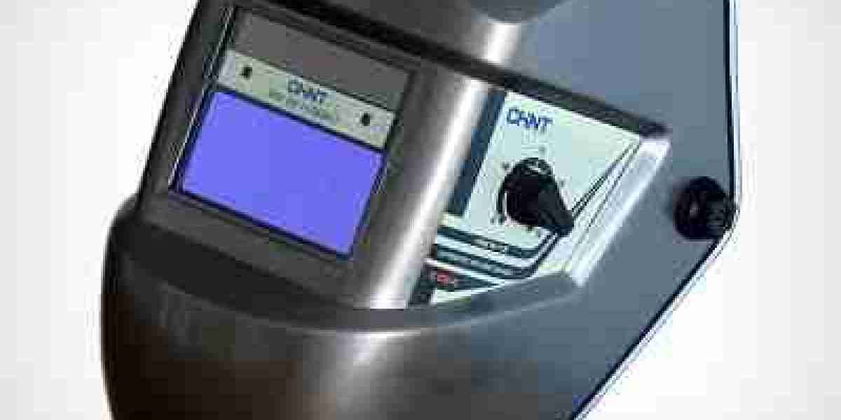 Welding-Helmet Solar Powered Auto Darkening Welding Helmet for Efficient Fabrication