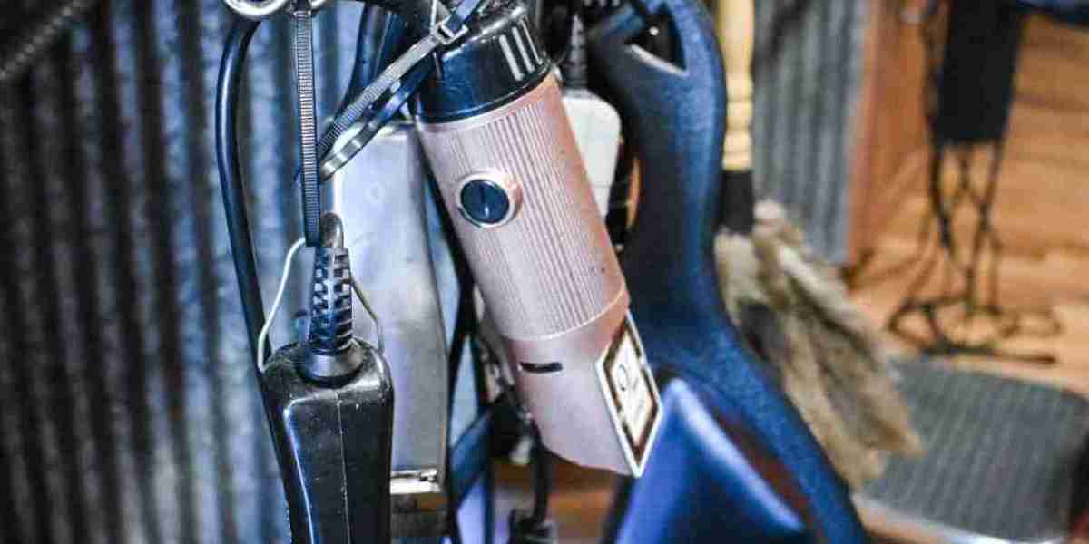 Hot Towel Shave in Waukesha | Premium Men’s Grooming & Traditional Barber Service