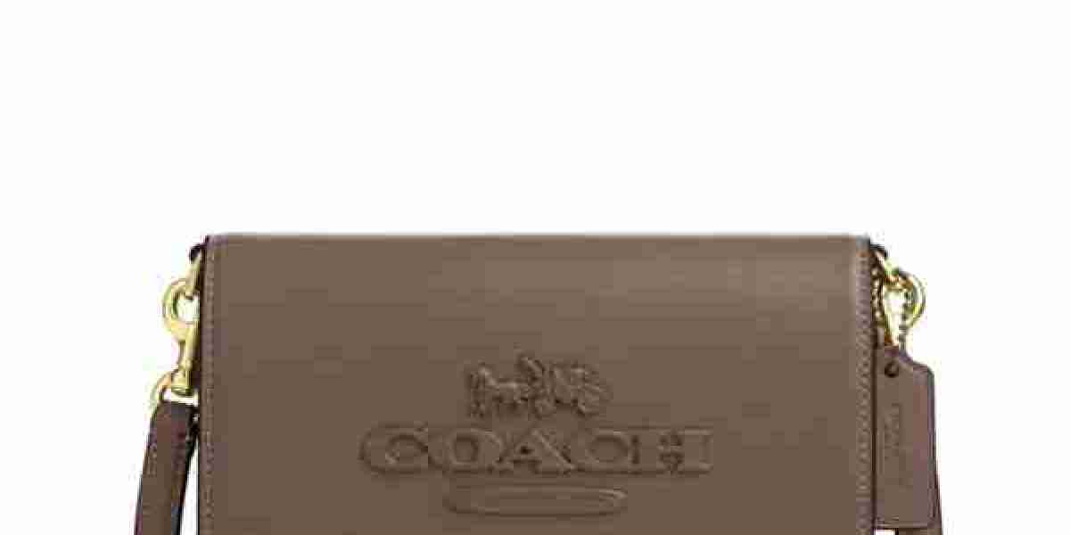 Coach包包的流行色彩與搭配建議