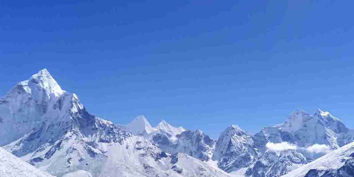 BEST TIME TO CLIMB MERA PEAK