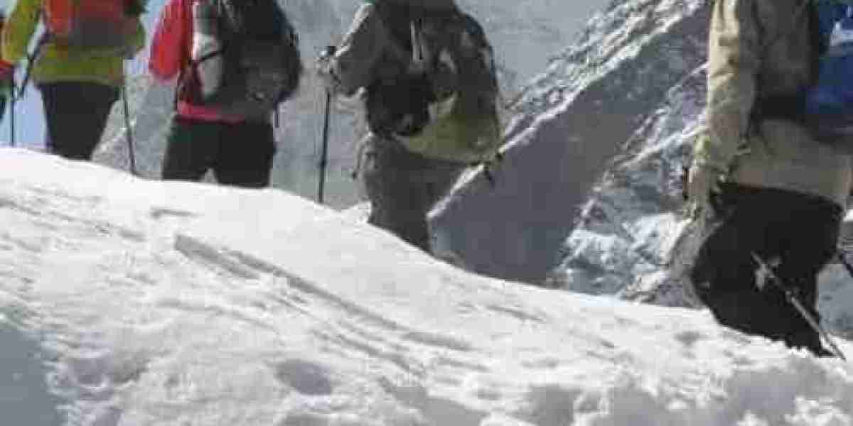 How High Is Island Peak? Essential Information for Trekkers