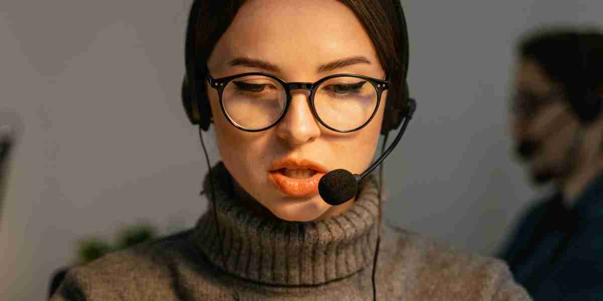 How Call Center Analytics Improve Upselling Performance