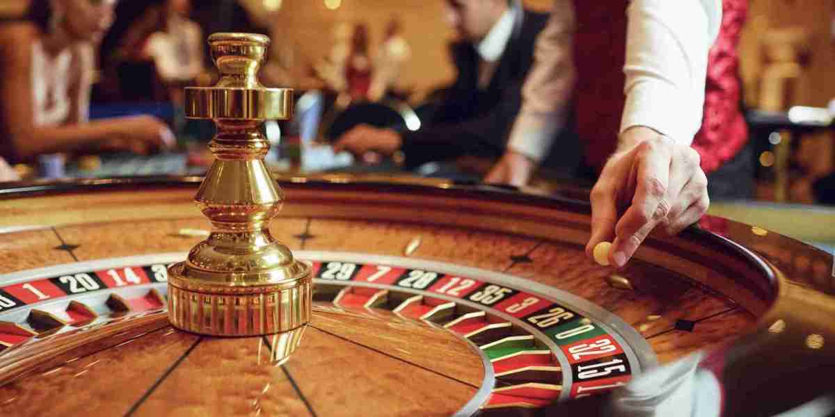 "Exploring the Evolution of Gamification in Online Casinos: Predicting Player Engagement and Loyalty Trends in 2025