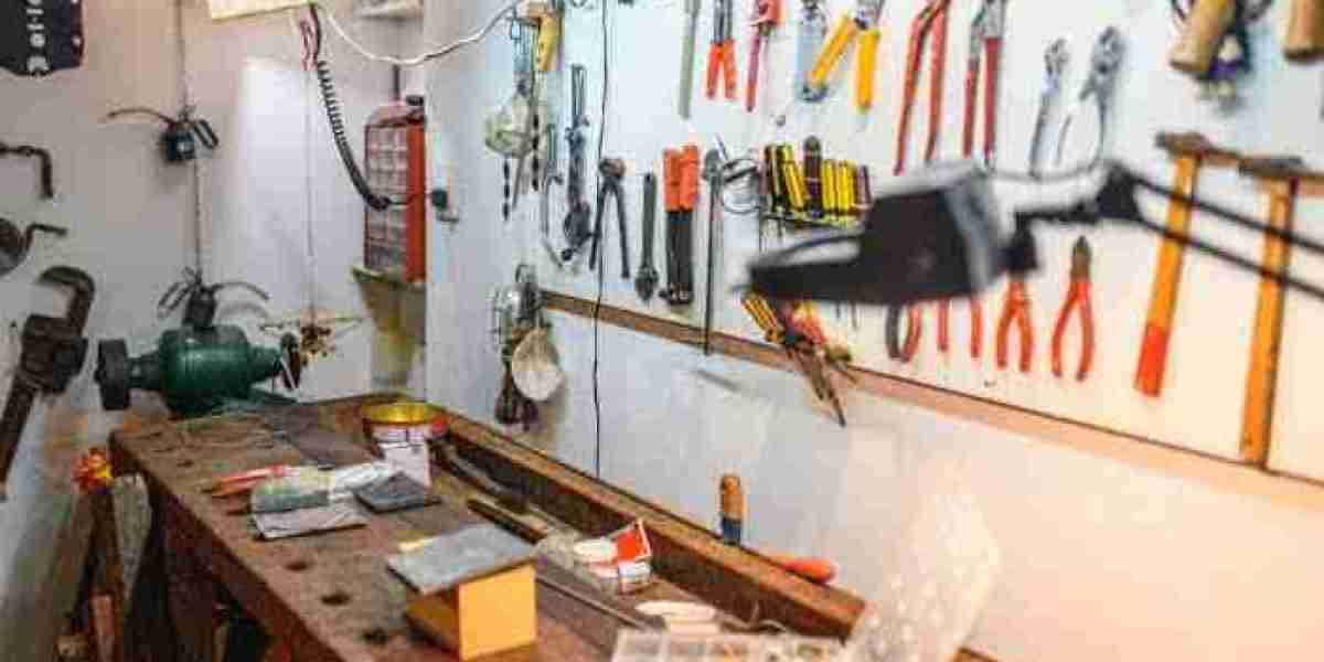 Hausbedarfpro Bei Verdacht auf Marderschaden den Motorraum
