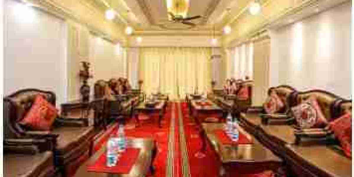 Experience stunning mountain scenery while staying 3 star hotels in leh