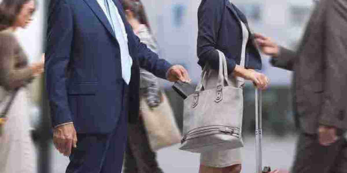 Known Tourist Scams in the United Kingdom & Ways to Guard Your Funds When Abroad
