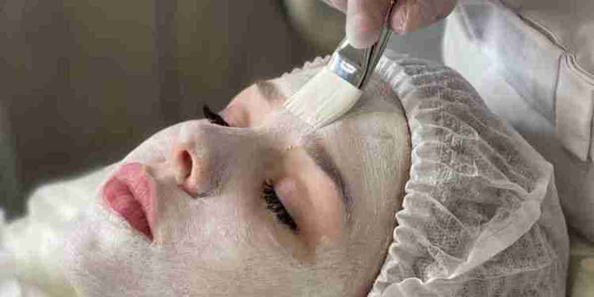 Revitalizing Your Skin With Radiance Peeling in Dubai