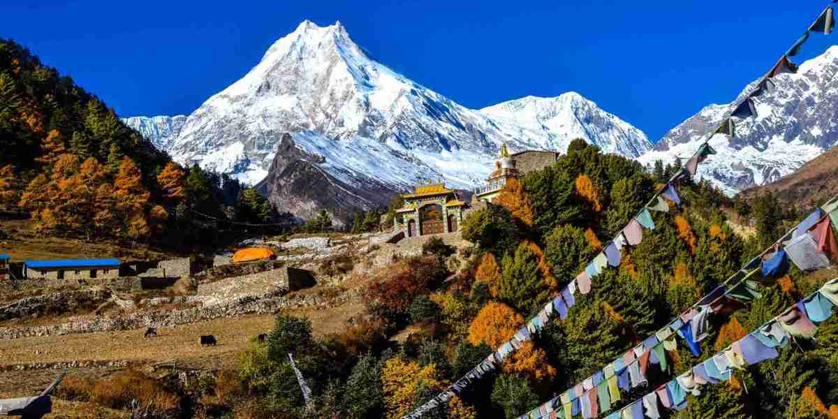Larkya La Pass Sunrise Trek