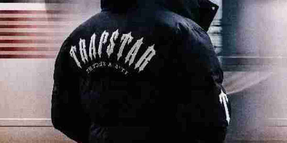 Jak stylizować bluzę Trapstar?
