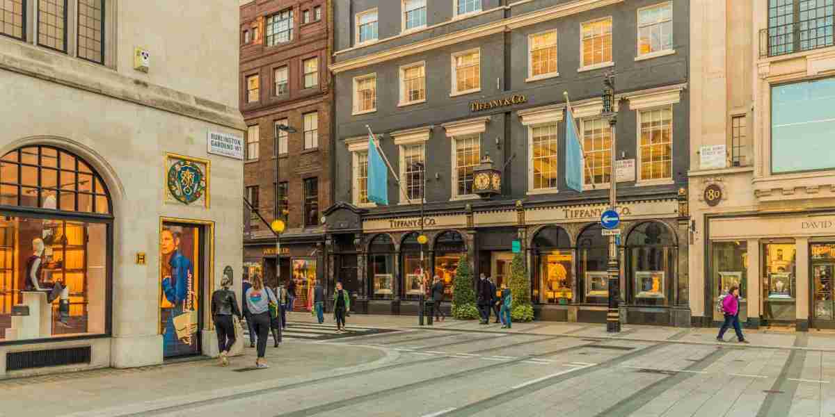 Elite Living & Premium Shopping Handbook for the Capital Travelers