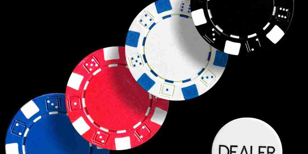 "Skabelsen af hybride online casinoer: Hvordan integrationen af traditionelle spillelementer med moderne digitale o