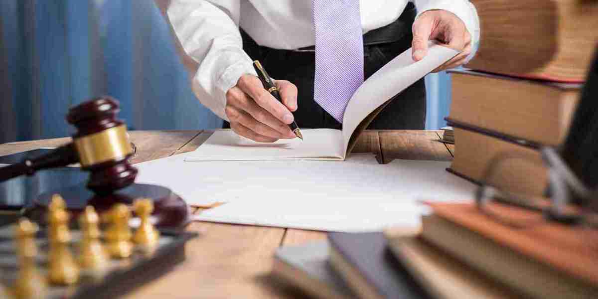Cheap Attorney vs. Top-Rated Lawyer: Which Is Worth Your Money?