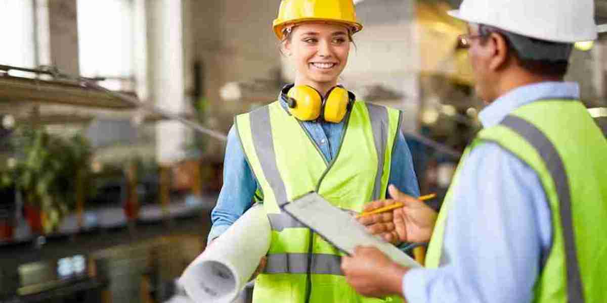 How Valuable is the NEBOSH Construction Certificate Compared to Basic Courses?